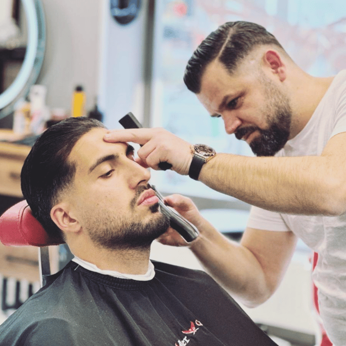 Bart- und Konturarbeit im Adler Cut Salon Frankfurt